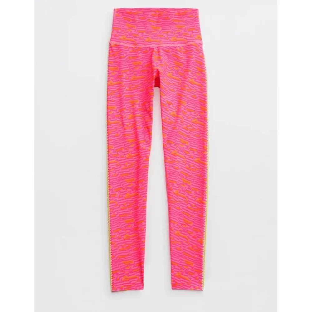 NWOT OFFLINE By Aerie Goals Crochet Inset Legging Size‎ Medium